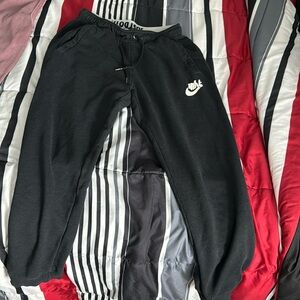 women’s nike M sweat/joggers loose fit/comfy